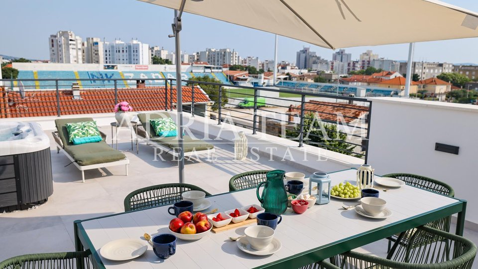 PENTHOUSE SE STŘEŠNÍ TERASOU VE VÝBORNÉ LOKALITĚ, NOVOSTAVBA - STANOVI, ZADAR