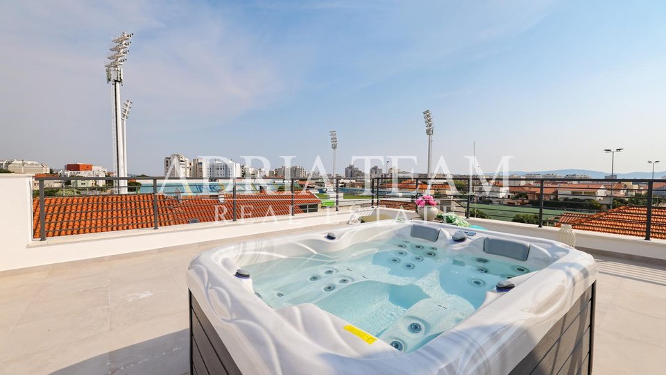 PENTHOUSE SE STŘEŠNÍ TERASOU VE VÝBORNÉ LOKALITĚ, NOVOSTAVBA - STANOVI, ZADAR