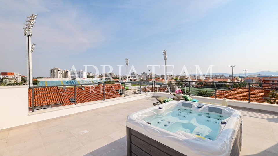 PENTHOUSE SE STŘEŠNÍ TERASOU VE VÝBORNÉ LOKALITĚ, NOVOSTAVBA - STANOVI, ZADAR