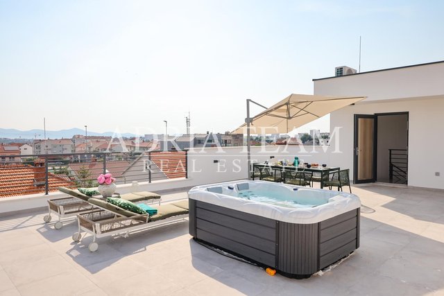 PENTHOUSE SE STŘEŠNÍ TERASOU VE VÝBORNÉ LOKALITĚ, NOVOSTAVBA - STANOVI, ZADAR