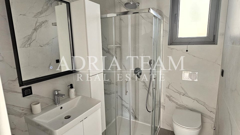 AKCIJA!! APARTMANI S PRIVATNIM PUTEM DO PLAŽE, NOVOGRADNJA, 1. RED DO MORA - VIR, JUŽNA STRANA