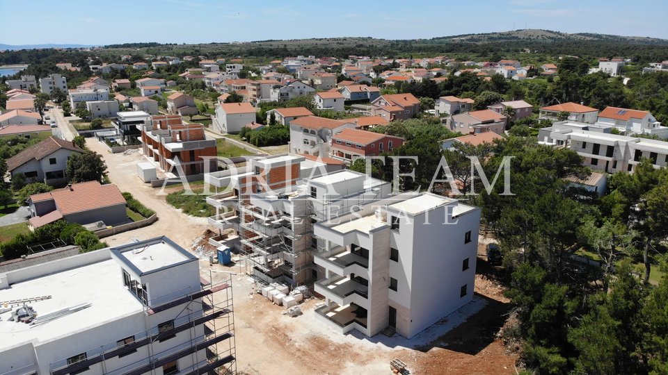 APARTMANI U KOMPLEKSU STAMBENIH ZGRADA U NOVOGRADNJI, 200 m OD MORA - VIR