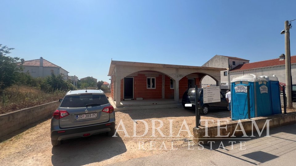 KUĆA PRIZEMNICA S DVA  APARTMANA, ROHBAU, SUKOŠAN - ZADAR