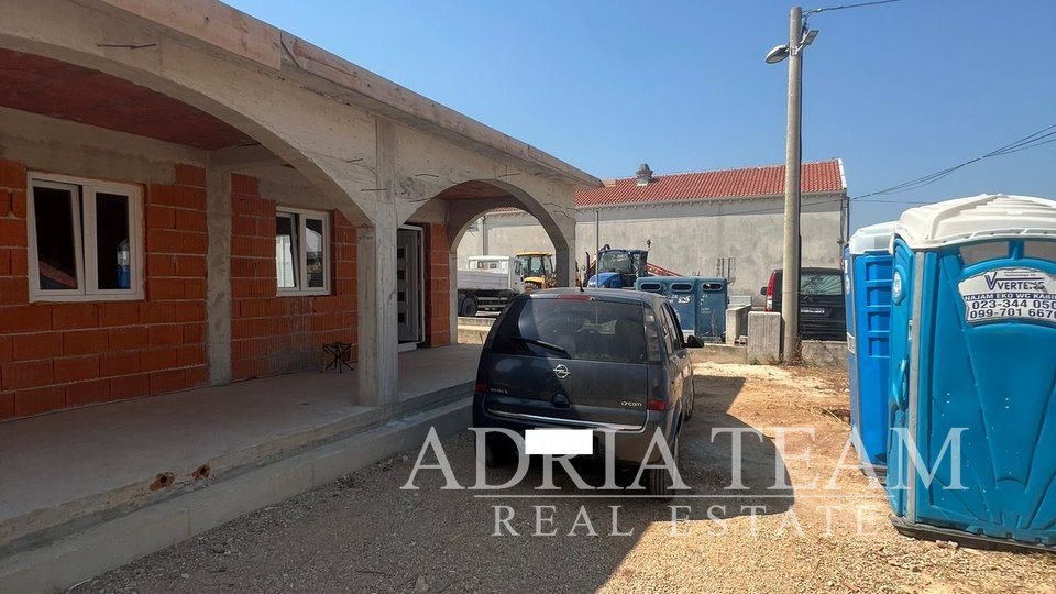 KUĆA PRIZEMNICA S DVA  APARTMANA, ROHBAU, SUKOŠAN - ZADAR