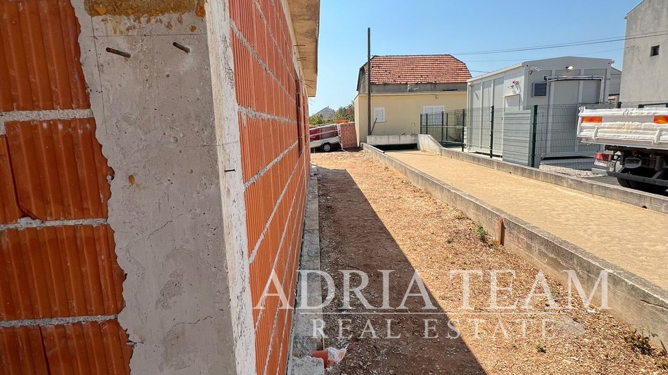 KUĆA PRIZEMNICA S DVA  APARTMANA, ROHBAU, SUKOŠAN - ZADAR