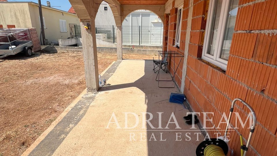 KUĆA PRIZEMNICA S DVA  APARTMANA, ROHBAU, SUKOŠAN - ZADAR