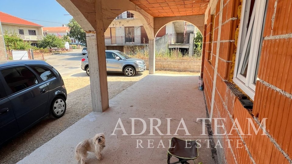 KUĆA PRIZEMNICA S DVA  APARTMANA, ROHBAU, SUKOŠAN - ZADAR