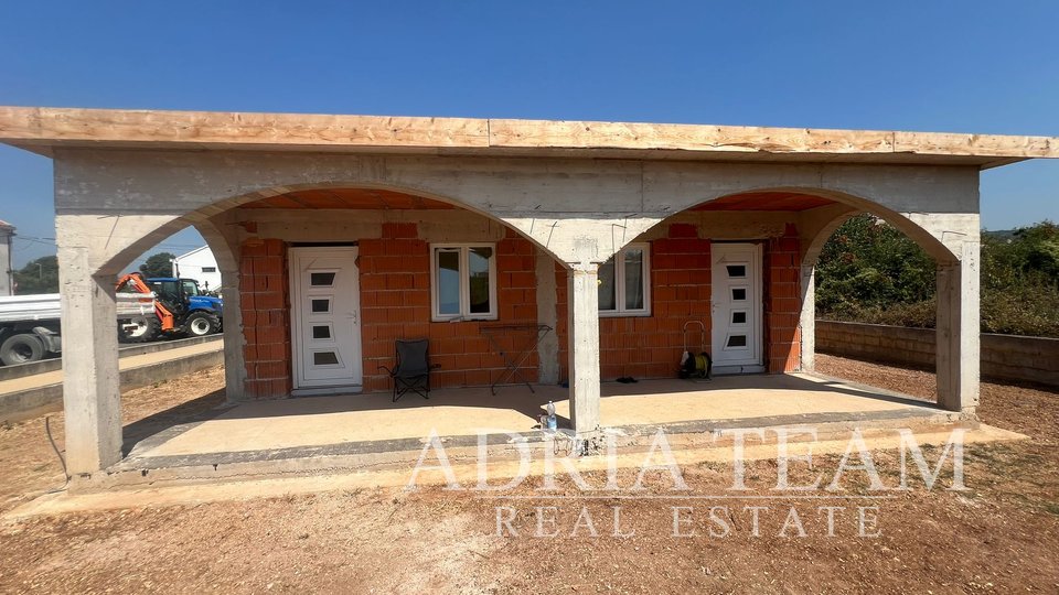 KUĆA PRIZEMNICA S DVA  APARTMANA, ROHBAU, SUKOŠAN - ZADAR