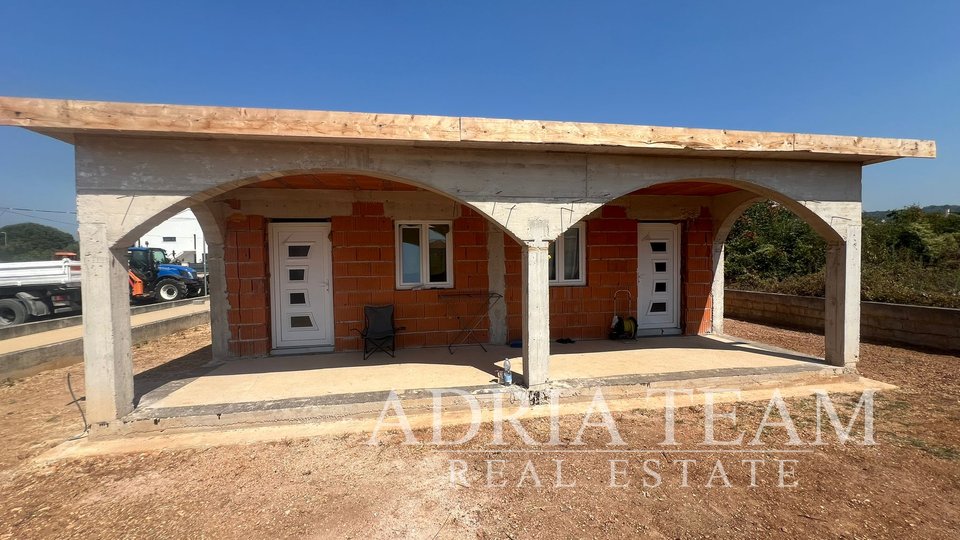 KUĆA PRIZEMNICA S DVA  APARTMANA, ROHBAU, SUKOŠAN - ZADAR