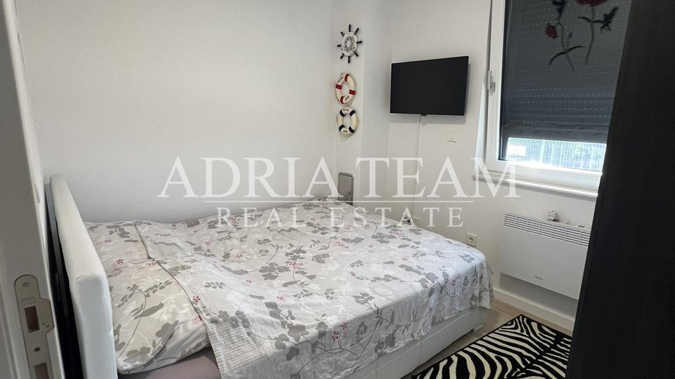 IZVRSNA PRILIKA!! APARTMAN NA 2. KATU STAMBENE ZGRADE S GARAŽOM I VRTOM!  43 M OD MORA - DIKLO, ZADAR