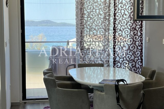 IZVRSNA PRILIKA!! APARTMAN NA 2. KATU STAMBENE ZGRADE S GARAŽOM I VRTOM!  43 M OD MORA - DIKLO, ZADAR