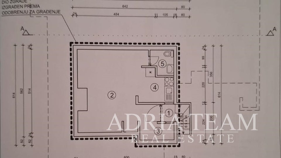 KUĆA S ČETIRI STAMBENE JEDINICE, 90 m OD MORA, SLIJEPA ULICA - PETRČANE