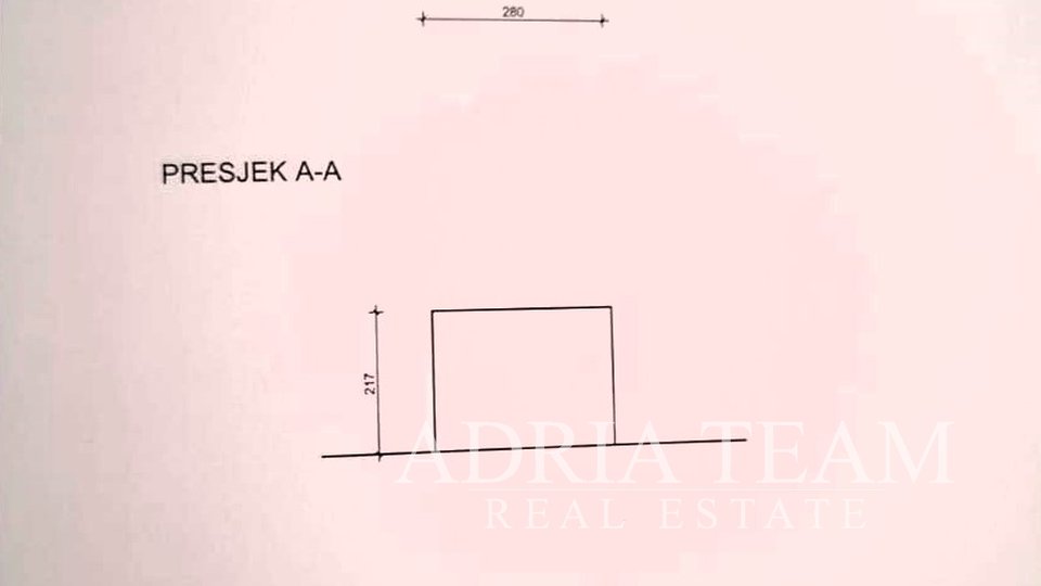 KUĆA S ČETIRI STAMBENE JEDINICE, 90 m OD MORA, SLIJEPA ULICA - PETRČANE