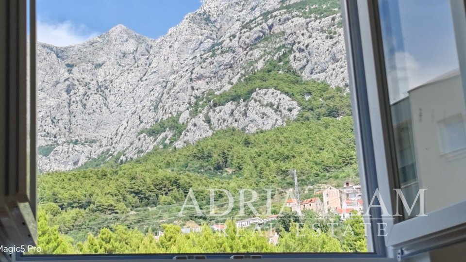 ČETVEROSOBAN STAN U STAMBENOJ ZGRADI U IZGRADNJI, POGLED NA MORE - MAKARSKA