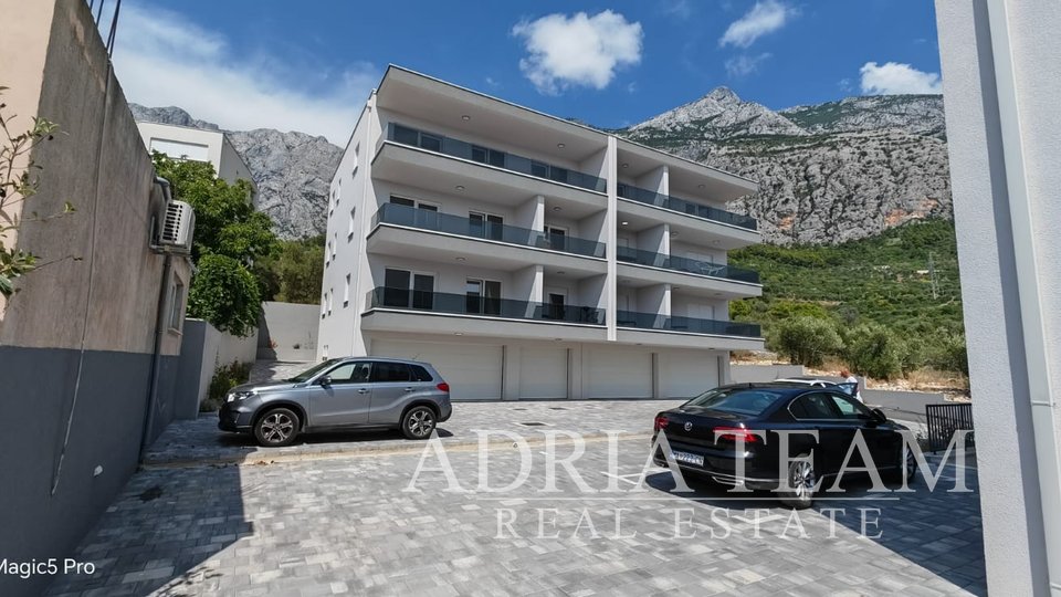 ČETVEROSOBAN STAN U STAMBENOJ ZGRADI U IZGRADNJI, POGLED NA MORE - MAKARSKA