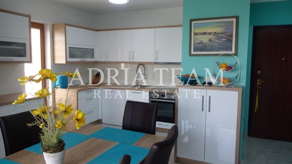 APARTMAN U PRIZEMLJU APARTMANSKE ZGRADE, BLIZINA MORA - PAŠMAN