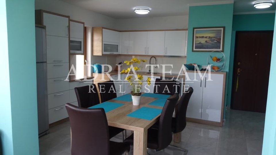 APARTMAN U PRIZEMLJU APARTMANSKE ZGRADE, BLIZINA MORA - PAŠMAN