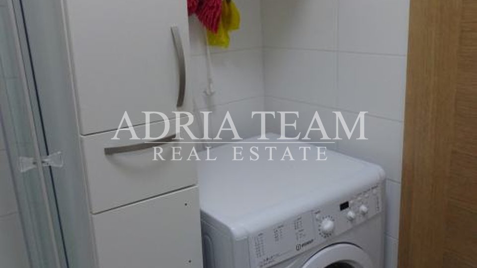 APARTMAN U PRIZEMLJU APARTMANSKE ZGRADE, BLIZINA MORA - PAŠMAN