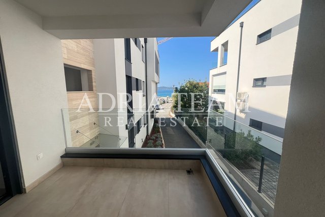 PRILIKA!!! APARTMAN NA 1. KATU STAMBENE ZGRADE, POGLED NA MORE - DIKLO, ZADAR