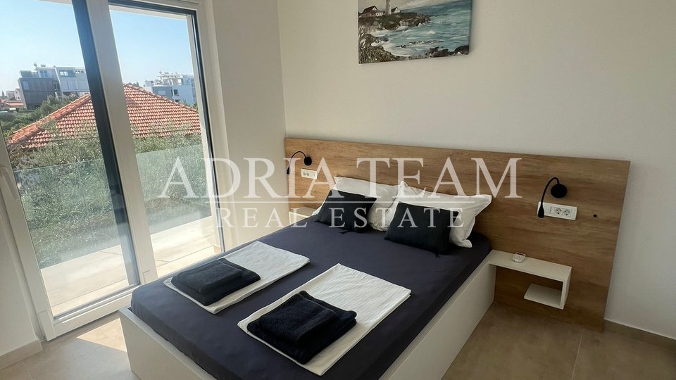 PRILIKA!!! APARTMAN NA 1. KATU STAMBENE ZGRADE, POGLED NA MORE - DIKLO, ZADAR