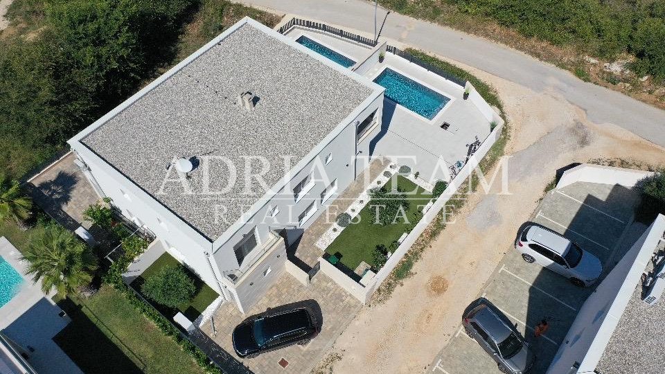 REKREAČNÍ DŮM S BAZÉNEM, 120 m OD MOŘE, NIN - ZADAR