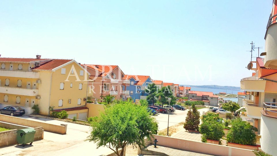 TROSOBAN APARTMAN S POGLEDOM NA MORE - POVLJANA, PAG