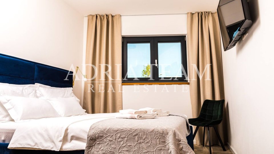 APARTMANI U URBANOJ VILI S BAZENOM, 250 m OD MORA, VIR - ZADAR