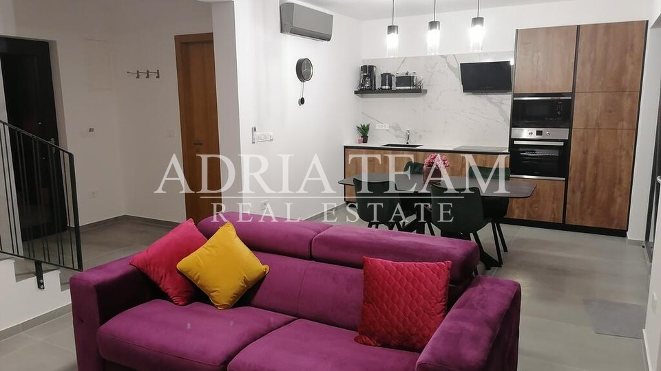 APARTMANI U URBANOJ VILI S BAZENOM, 250 m OD MORA, VIR - ZADAR