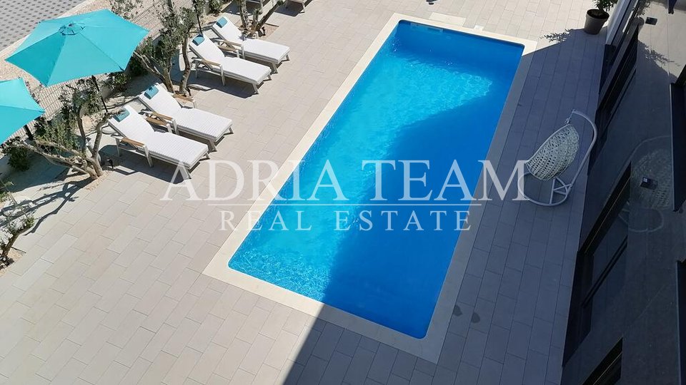 APARTMENTS IN AN URBAN VILLA WITH POOL, 250 m FROM THE SEA, VIR - ZADAR