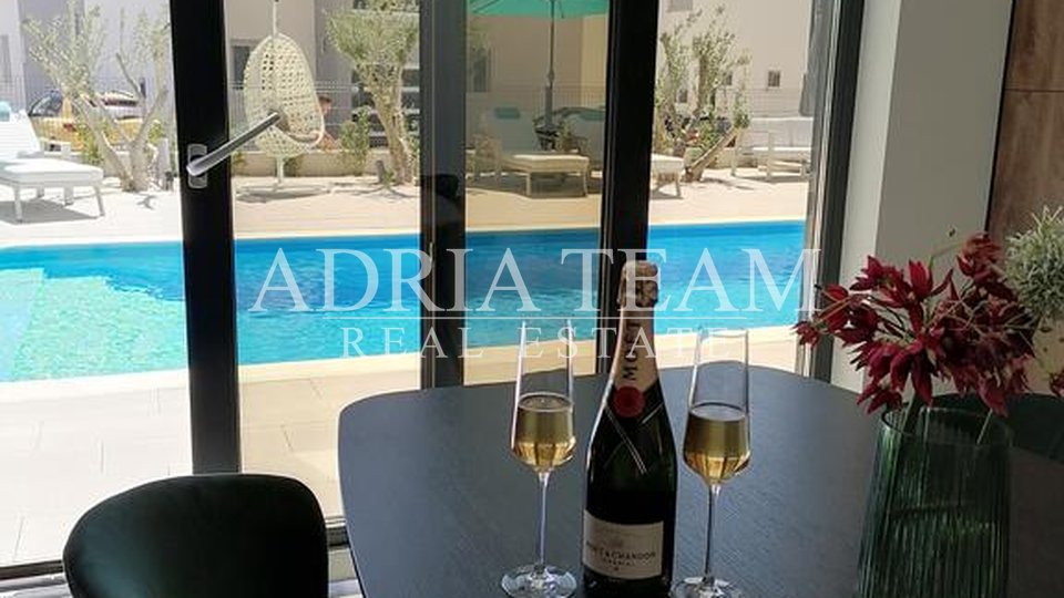 APARTMÁNY V URBÁNNÍ VILE S BAZÉNEM, 250 m OD MOŘE, VIR - ZADAR