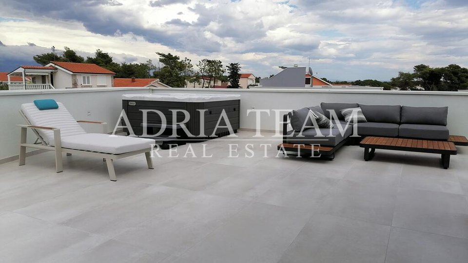 APARTMANI U URBANOJ VILI S BAZENOM, 250 m OD MORA, VIR - ZADAR