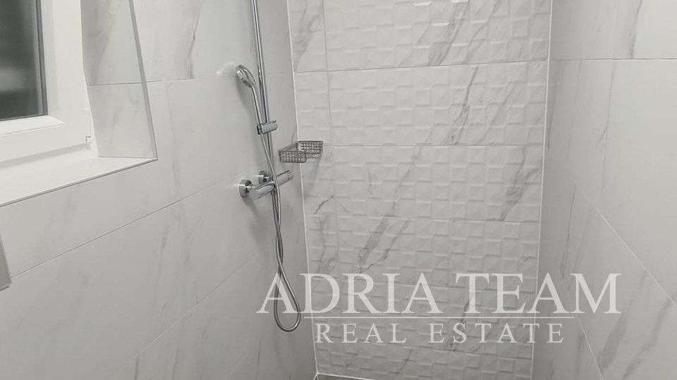 APARTMANI U URBANOJ VILI,  300 m DO MORA, PRIVLAKA - ZADAR!