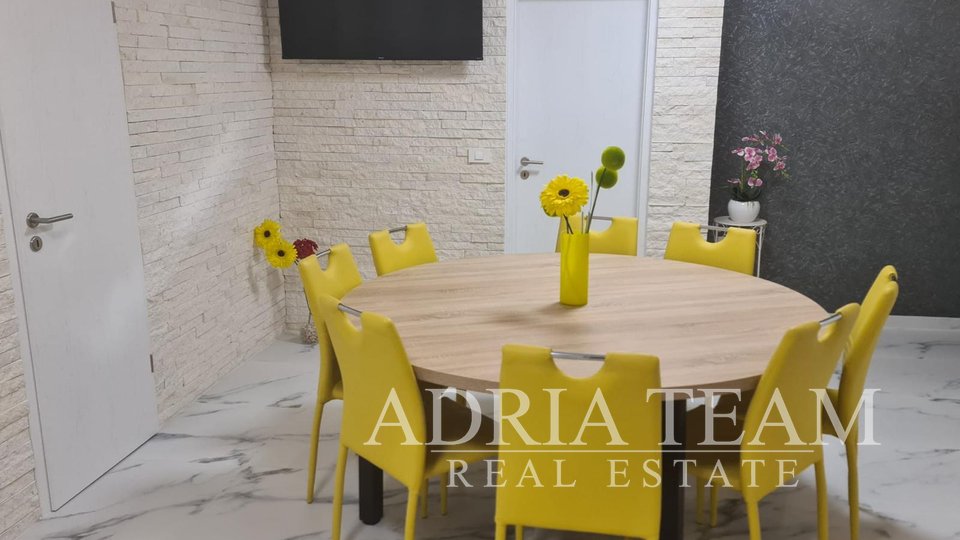 APARTMANI U URBANOJ VILI,  300 m DO MORA, PRIVLAKA - ZADAR!