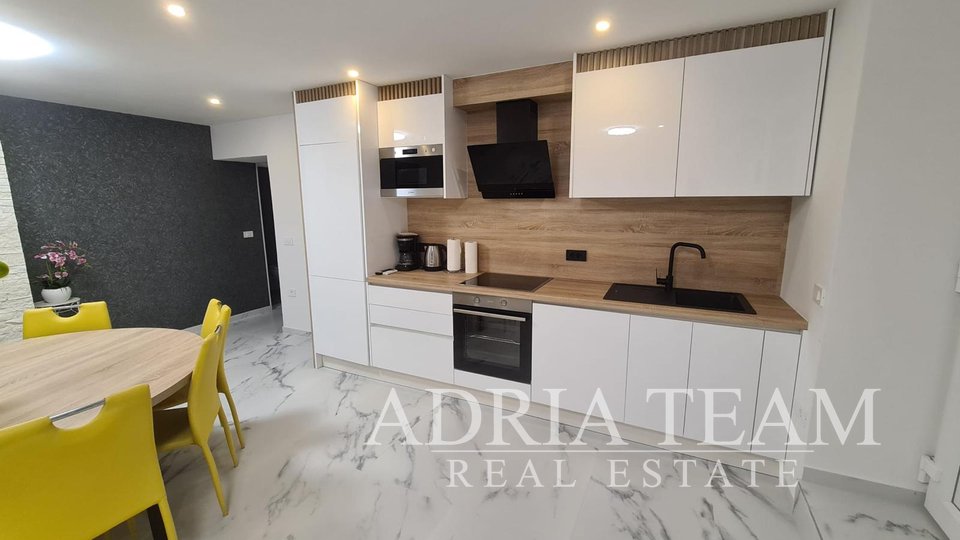 APARTMANI U URBANOJ VILI,  300 m DO MORA, PRIVLAKA - ZADAR!