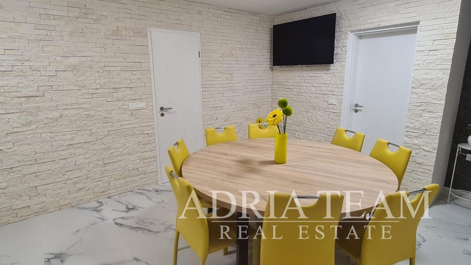 APARTMANI U URBANOJ VILI,  300 m DO MORA, PRIVLAKA - ZADAR!