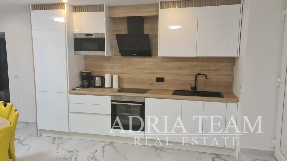 APARTMANI U URBANOJ VILI,  300 m DO MORA, PRIVLAKA - ZADAR!