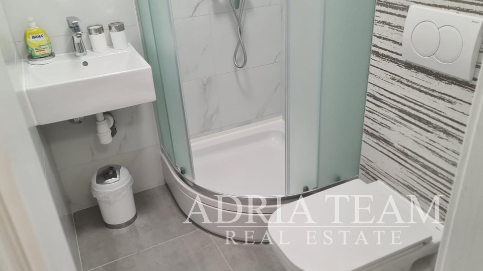 APARTMANI U URBANOJ VILI,  300 m DO MORA, PRIVLAKA - ZADAR!