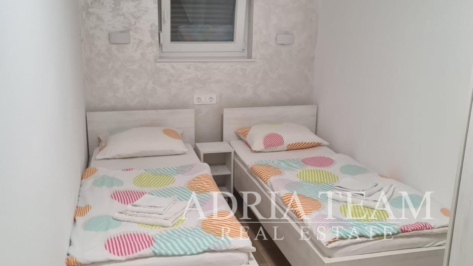 APARTMANI U URBANOJ VILI,  300 m DO MORA, PRIVLAKA - ZADAR!