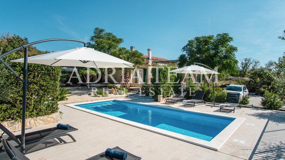 VILLA WITH SWIMMING POOL AND BEAUTIFULLY ARRANGED YARD - CASKA, PAG