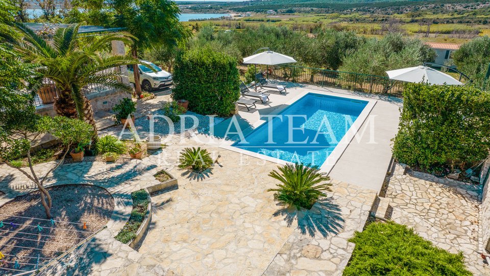 VILLA WITH SWIMMING POOL AND BEAUTIFULLY ARRANGED YARD - CASKA, PAG