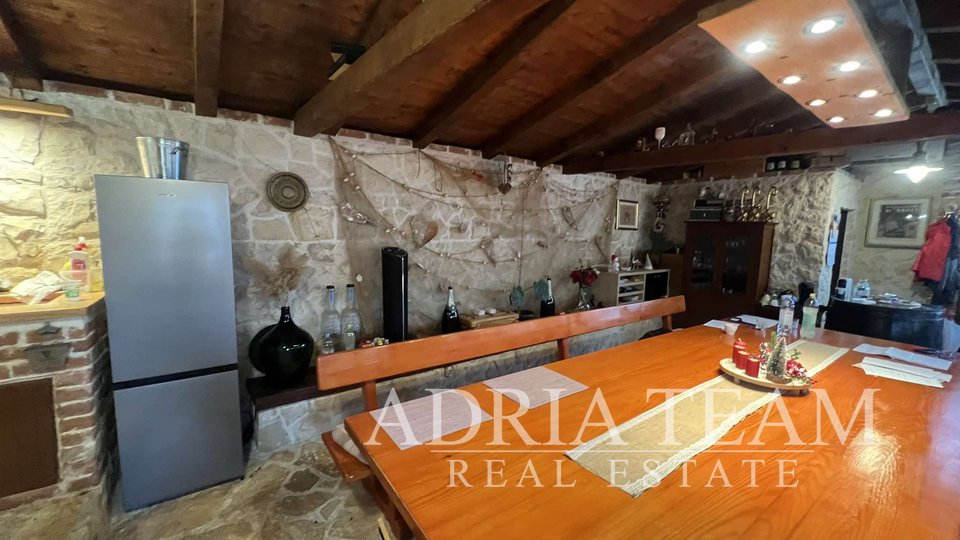 VILA S BAZENOM I POGLEDOM NA MORE, 600 m OD MORA, PRIVLAKA - ZADAR