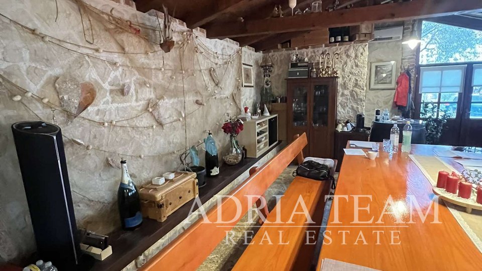 VILA S BAZENOM I POGLEDOM NA MORE, 600 m OD MORA, PRIVLAKA - ZADAR