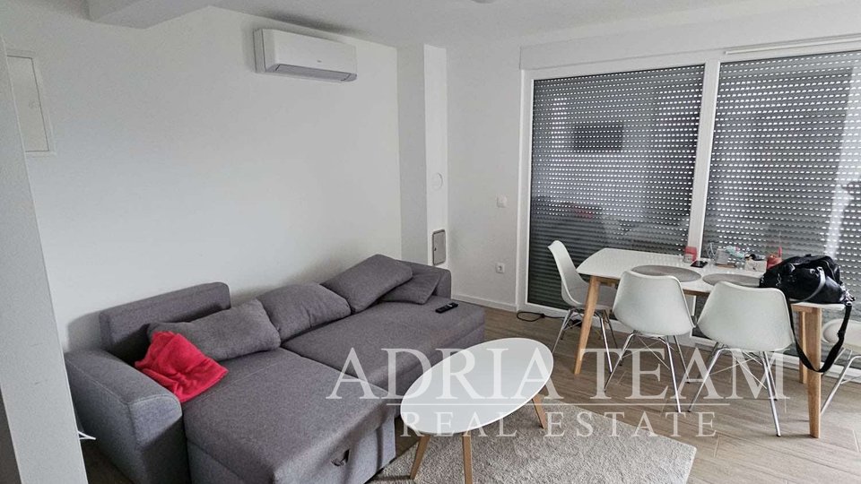 DVOSOBNI APARTMAN S VRTOM I  POGLEDOM NA MORE, NIN