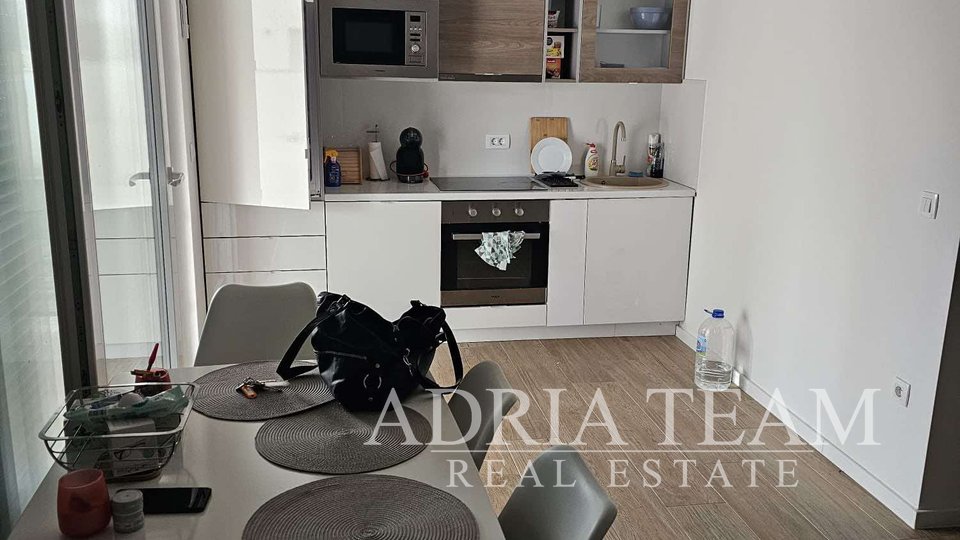 DVOSOBNI APARTMAN S VRTOM I  POGLEDOM NA MORE, NIN