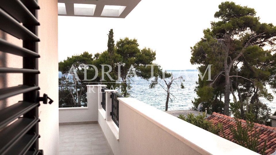 LUXURY MODERN VILLA WITH POOL - 20 M FROM THE BEACH