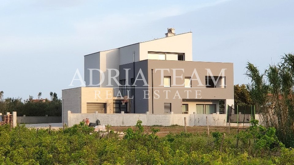 House, 400 m2, For Sale, Privlaka