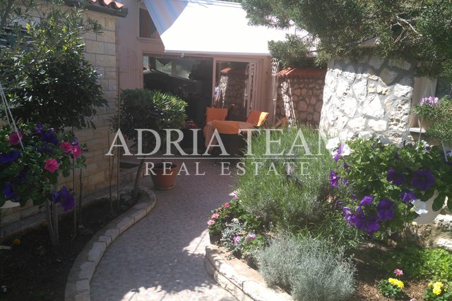 APARTMENT WITH GARDEN, RENOVATED AND BEAUTIFULLY ARRANGED, PAG
