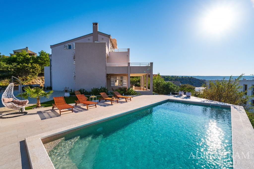 BEAUTIFUL APARTMENT HOUSE WITH SEA VIEW – NOVIGRAD