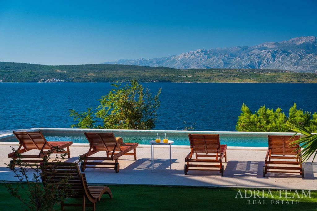 BEAUTIFUL APARTMENT HOUSE WITH SEA VIEW – NOVIGRAD