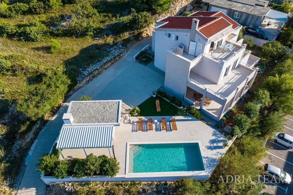 BEAUTIFUL APARTMENT HOUSE WITH SEA VIEW – NOVIGRAD